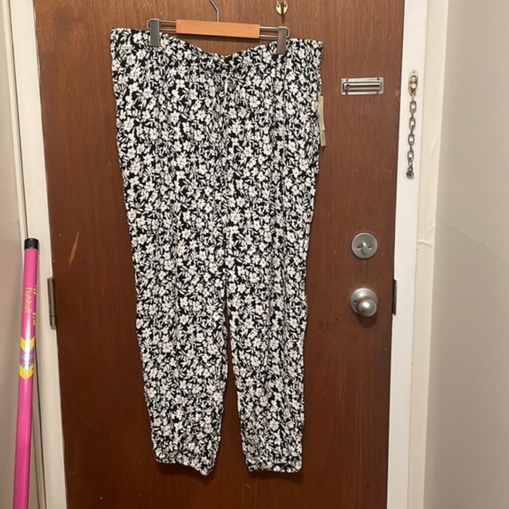 NWT Alexander Jordan Floral Jogger Pants